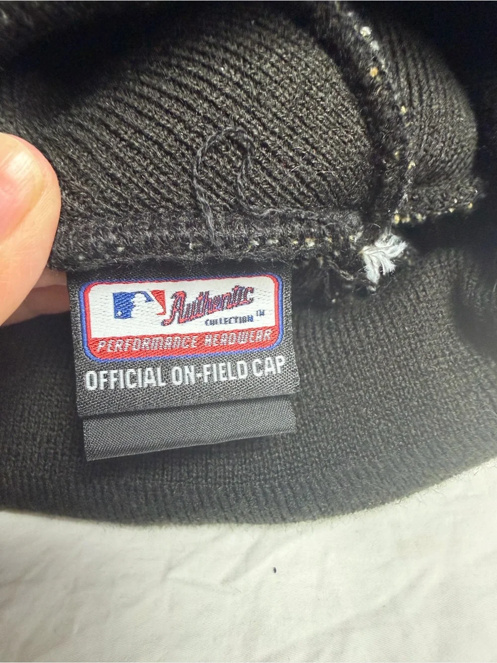 New Era Los Angeles Dodgers Black, White & Gold 2024 Champions Pom Beanie